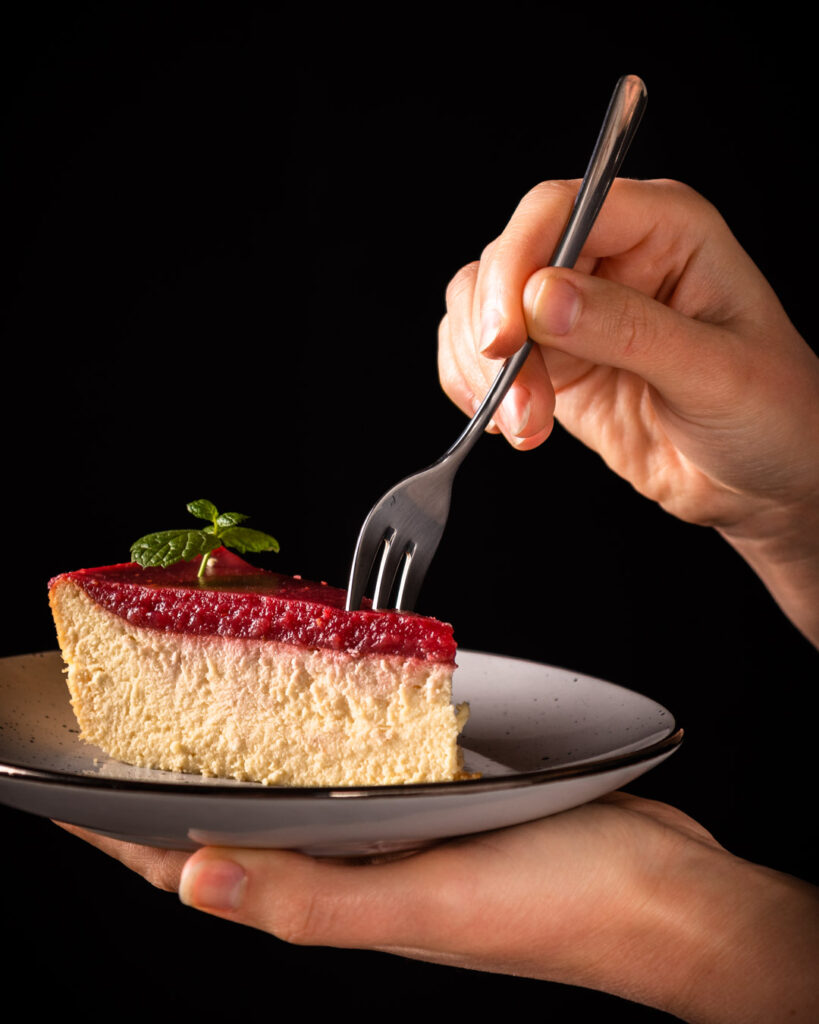 Воздушный чизкейк из домашнего творога на желтках с клубничной помадкой